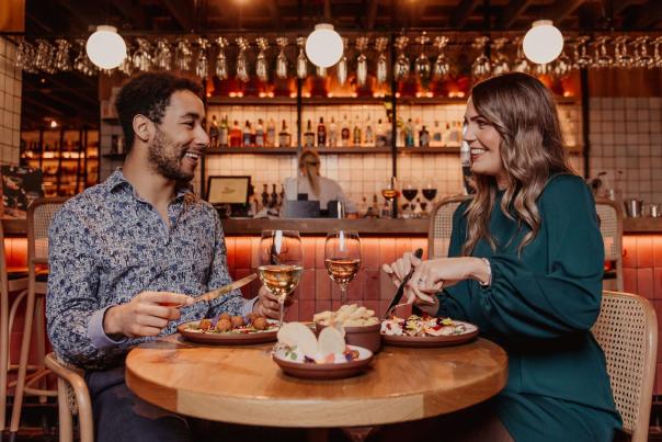 Crafty-Vintner-Couple dining