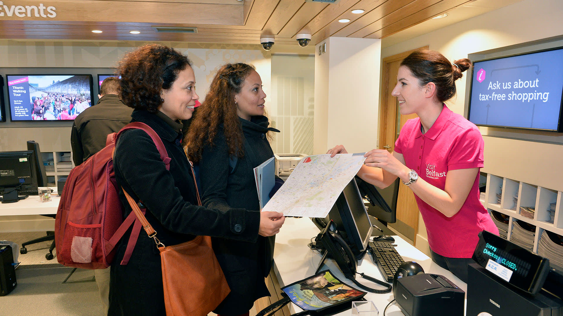 Staff-giving-Tourist-Information-at-Visit-Belfast-Welcome-Centre