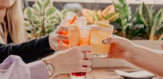 Three girls cheersing cocktails at Tetto